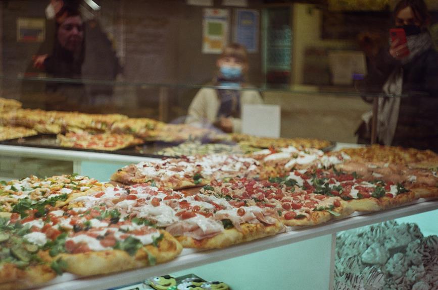 10 inch pizzas at pizza shop